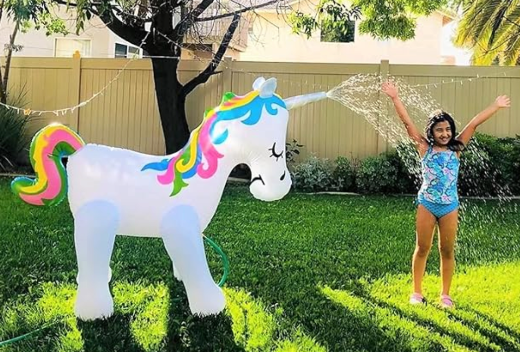 INFLABLE UNICORNIO CON ASPERSOR DE AGUA