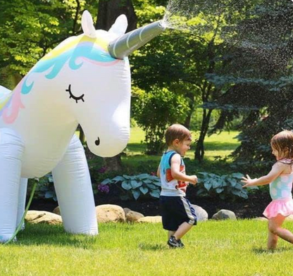 INFLABLE UNICORNIO CON ASPERSOR DE AGUA